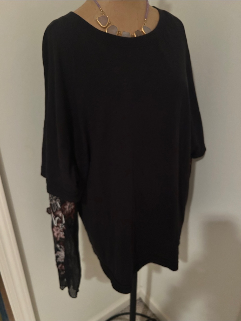 Free People Black Women’s Relaxed embroidery sleeves Top